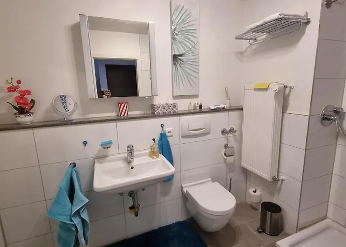Ferienzimmer bei Thomas - Gemütliches Schlaf- und Wohnzimmer mit modernem Bad