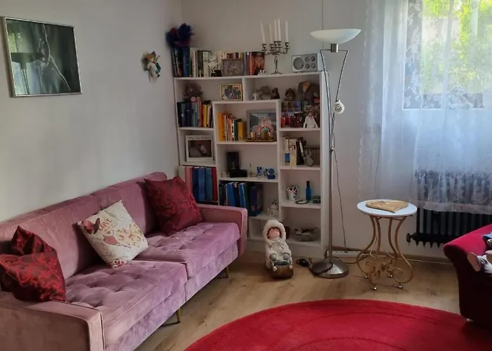 Ferienzimmer bei Thomas - Gemütliches Schlaf- und Wohnzimmer mit modernem Bad